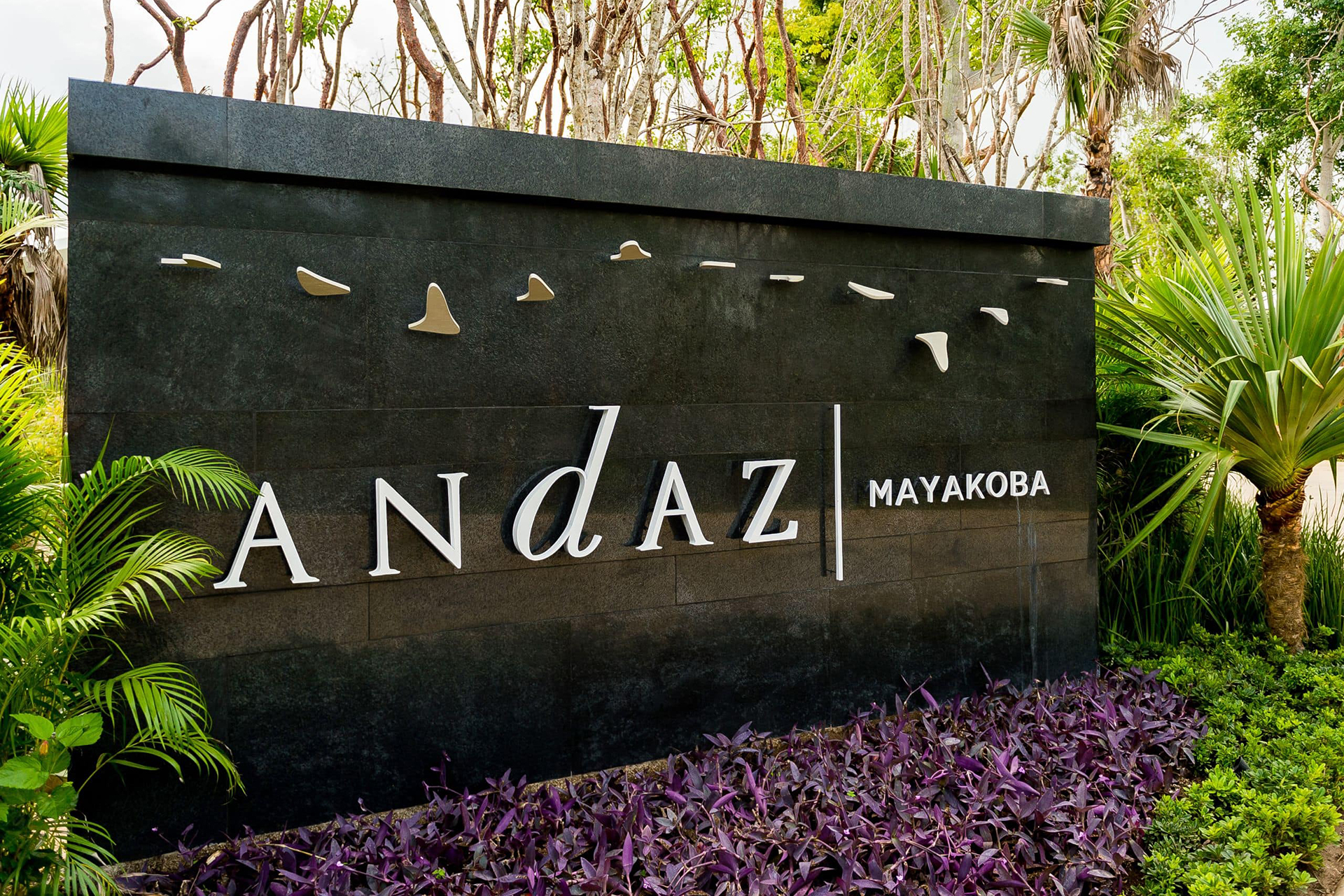 Andaz-Mayakoba-Resort-Riviera-Maya-P053-Main-Entrance-Sign.4x3